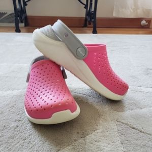 GUC Girls LiteRite Crocs (C12)